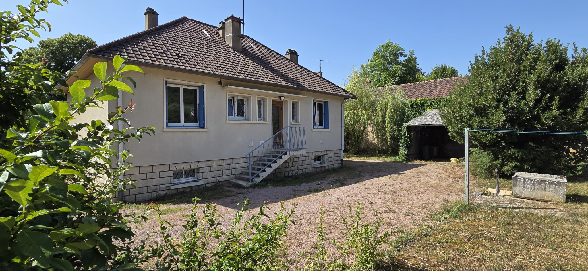 Pavillon indépendant sur 1 826 m2 terrain arboré et clos