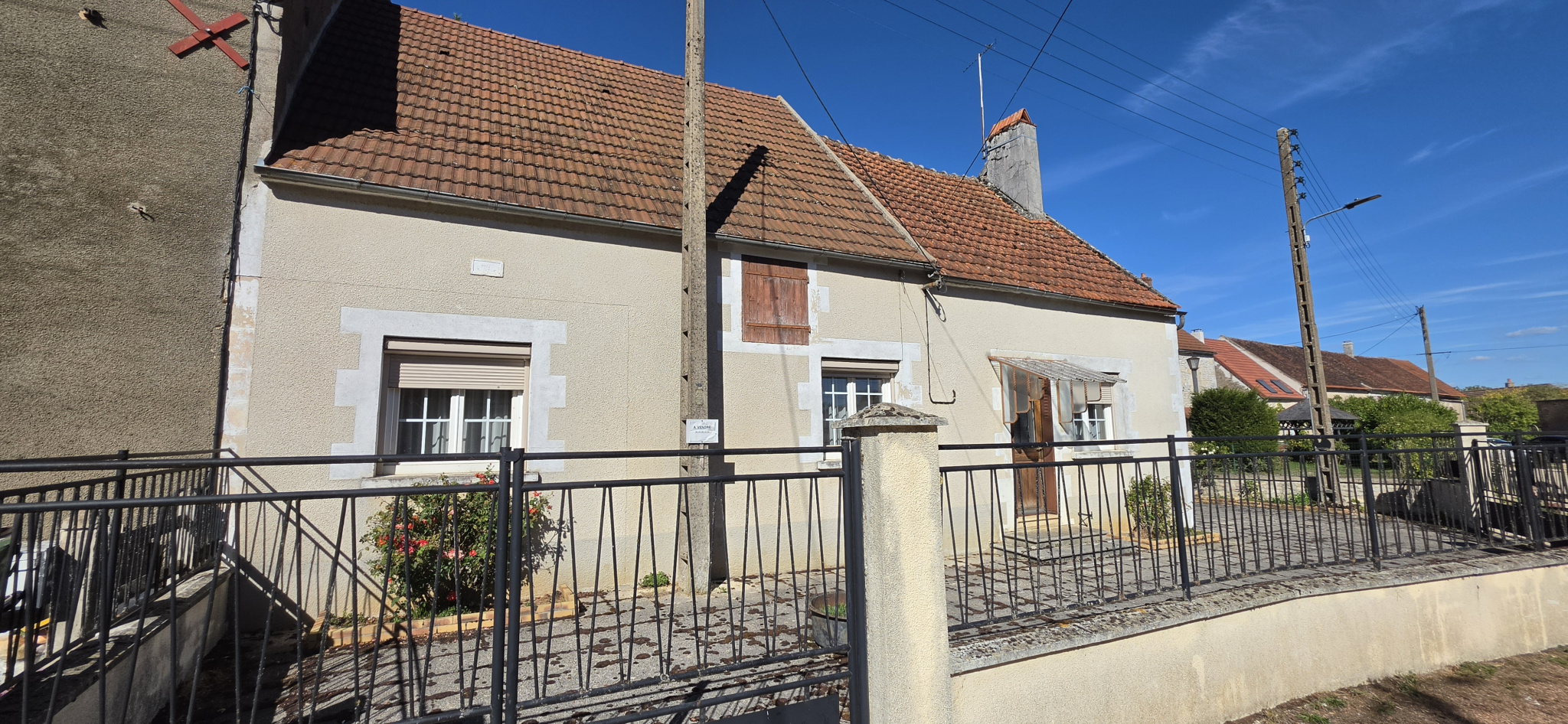 Maison de campagne 92 m2 habitables avec dépendances