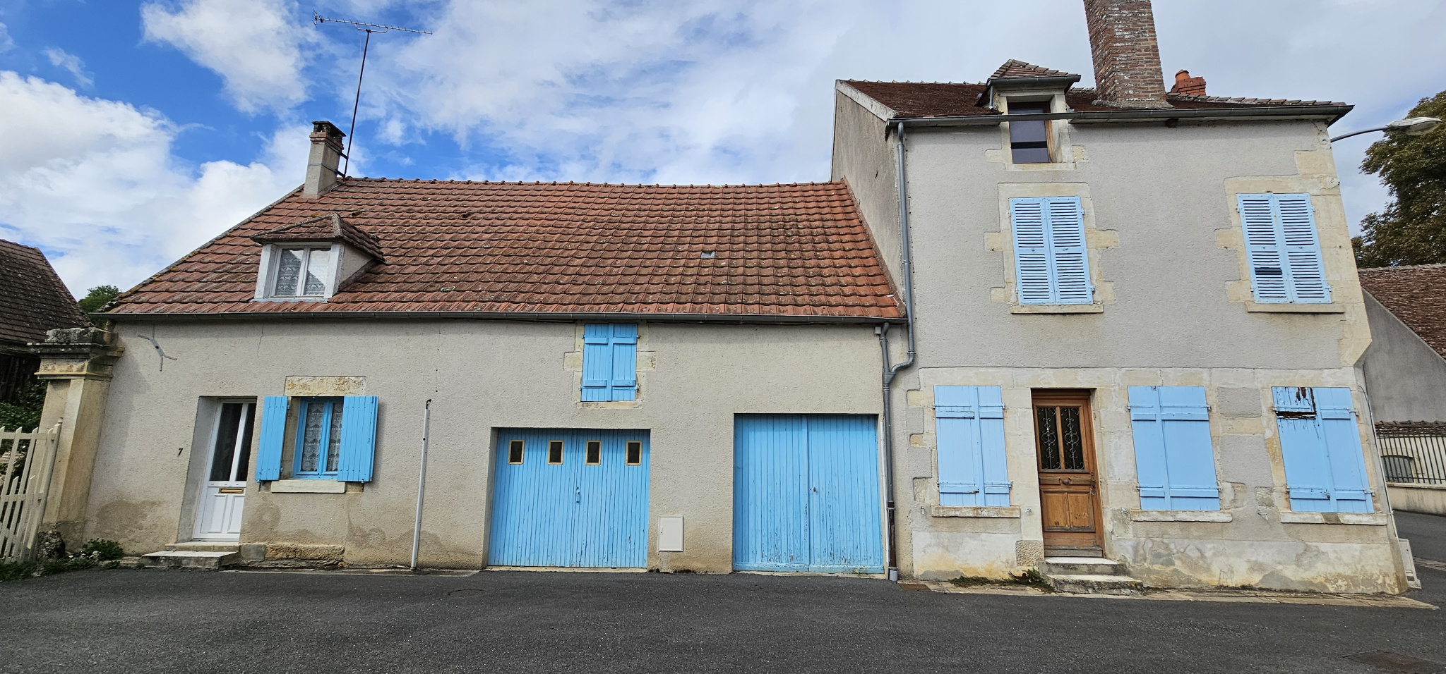 Ensemble immobilier avec deux maisons d'habitation, dépendan